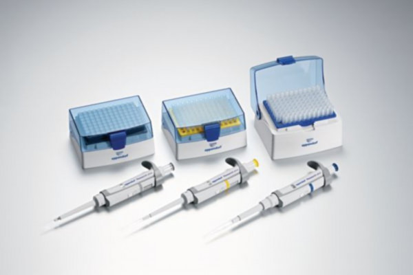 Eppendorf Research® plus 3-pack (EU-IVD), single-channel, variable, incl. epT.I.P.S.® Box or sample bag and ballpoint pen, Option 1: 0.5 – 10 µL, 10 – 100 µL, 100 – 1,000 µL