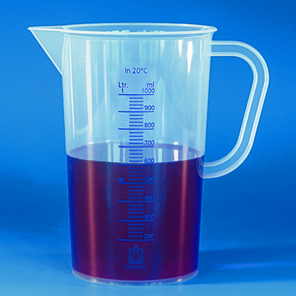 BRAND Graduated beaker, PP, grad. blue 500 ml: 10 ml, with handle and spout