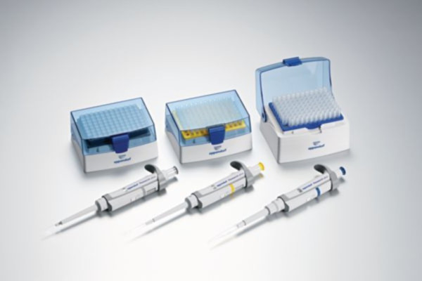 Eppendorf Research® plus 3-pack, Einkanal, variabel, inkl. epT.I.P.S.®-Box oder -Probenbeutel und Ku